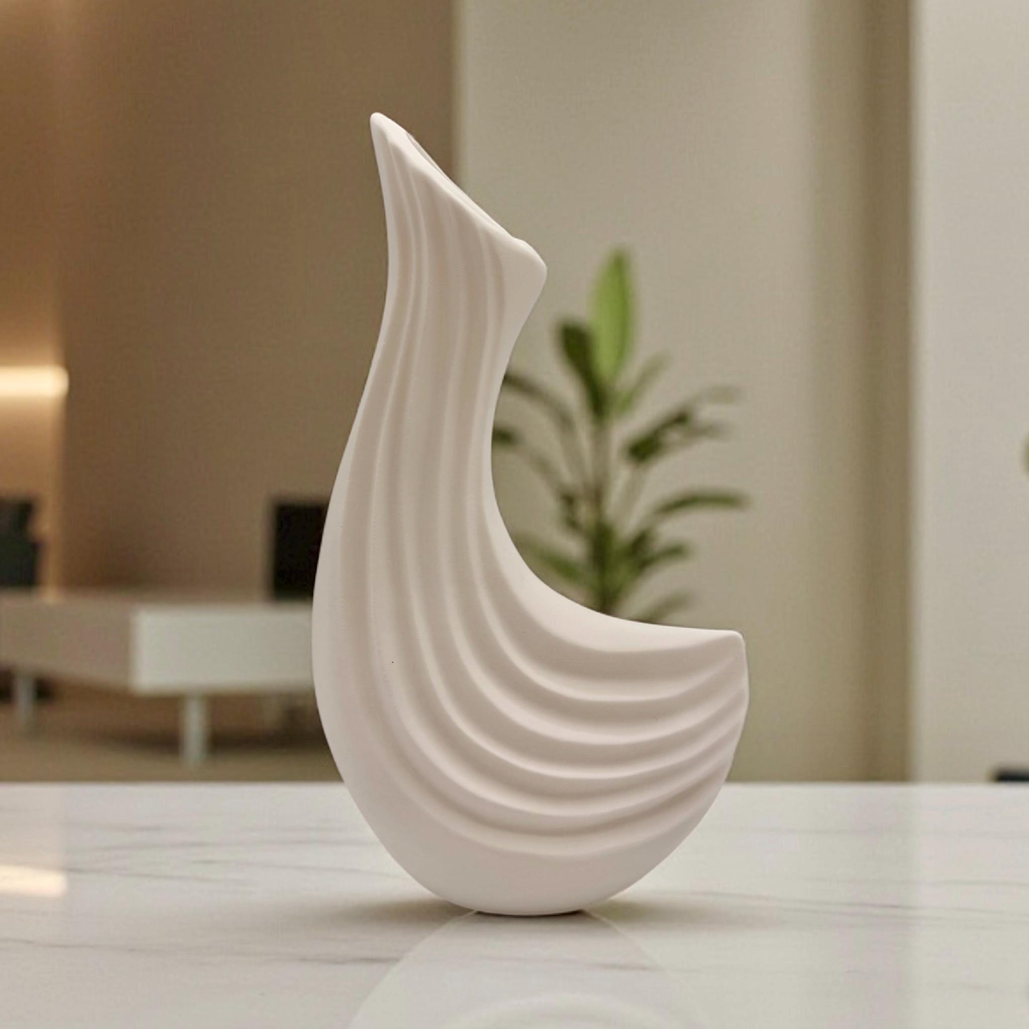 Black Swan Vase – 9.5" Modern Elegant Gift Sculpture - PashmationVases