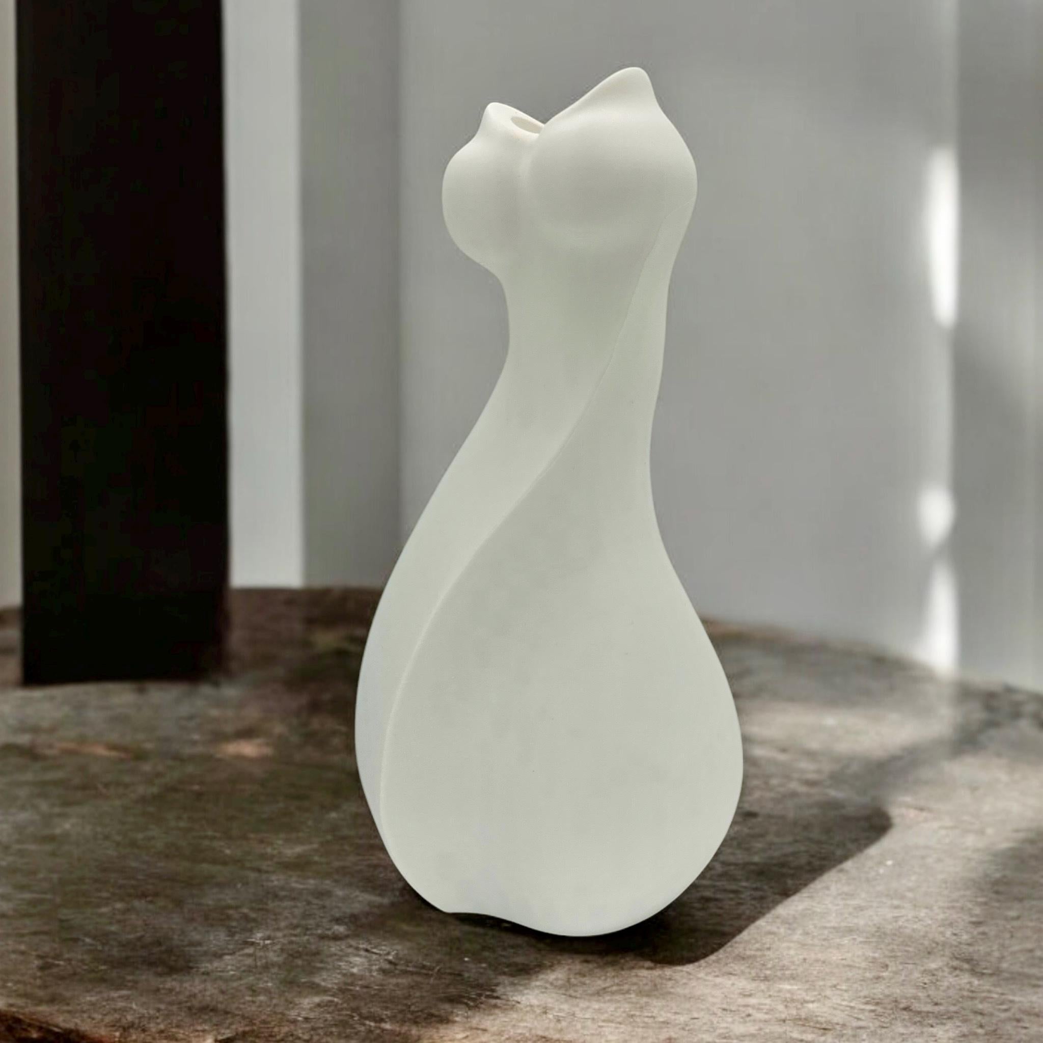 Female Body Muse Vase - Artistic Sculpture for Flowers, Modern Home Decor Gift - PashmationVases