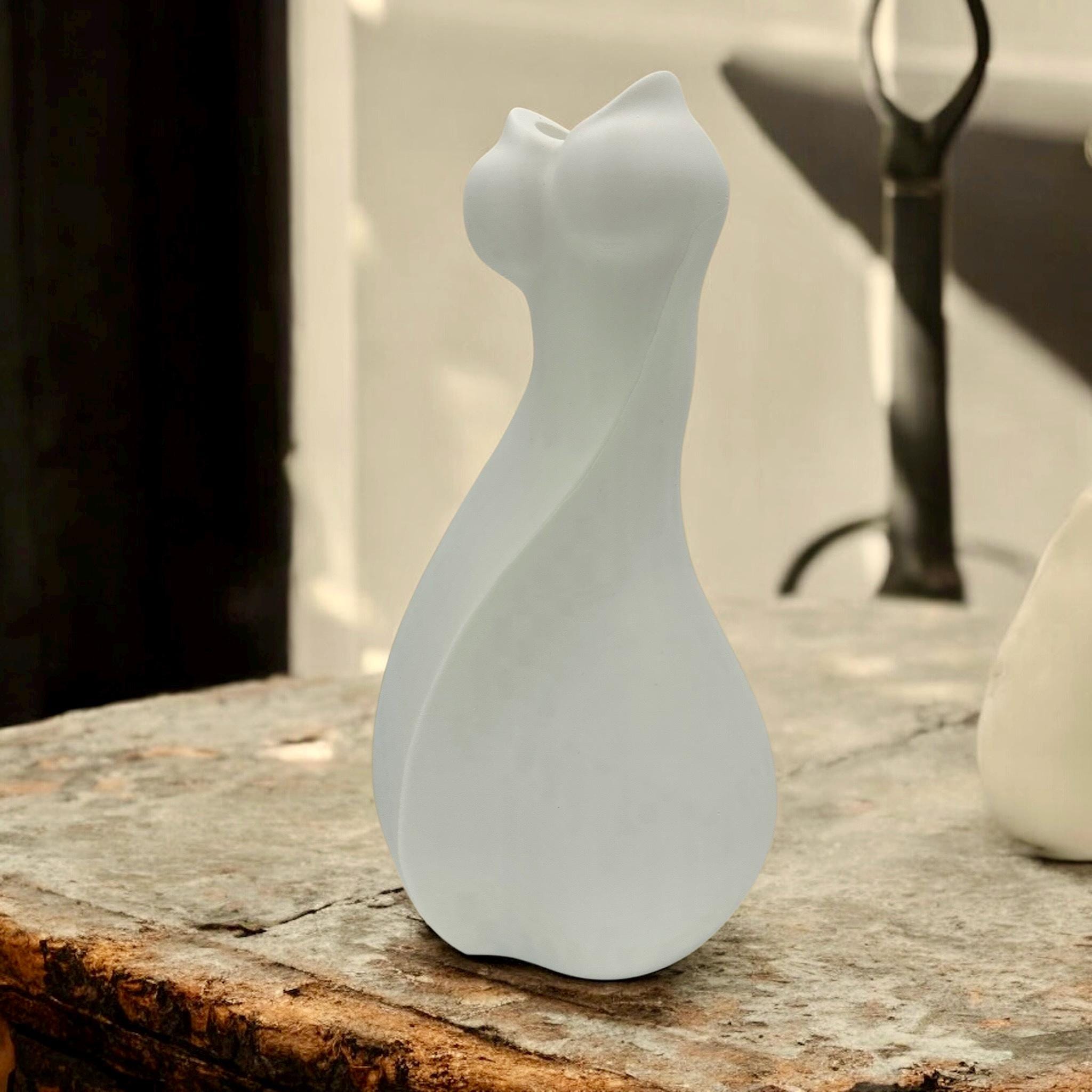 Female Body Muse Vase - Artistic Sculpture for Flowers, Modern Home Decor Gift - PashmationVases