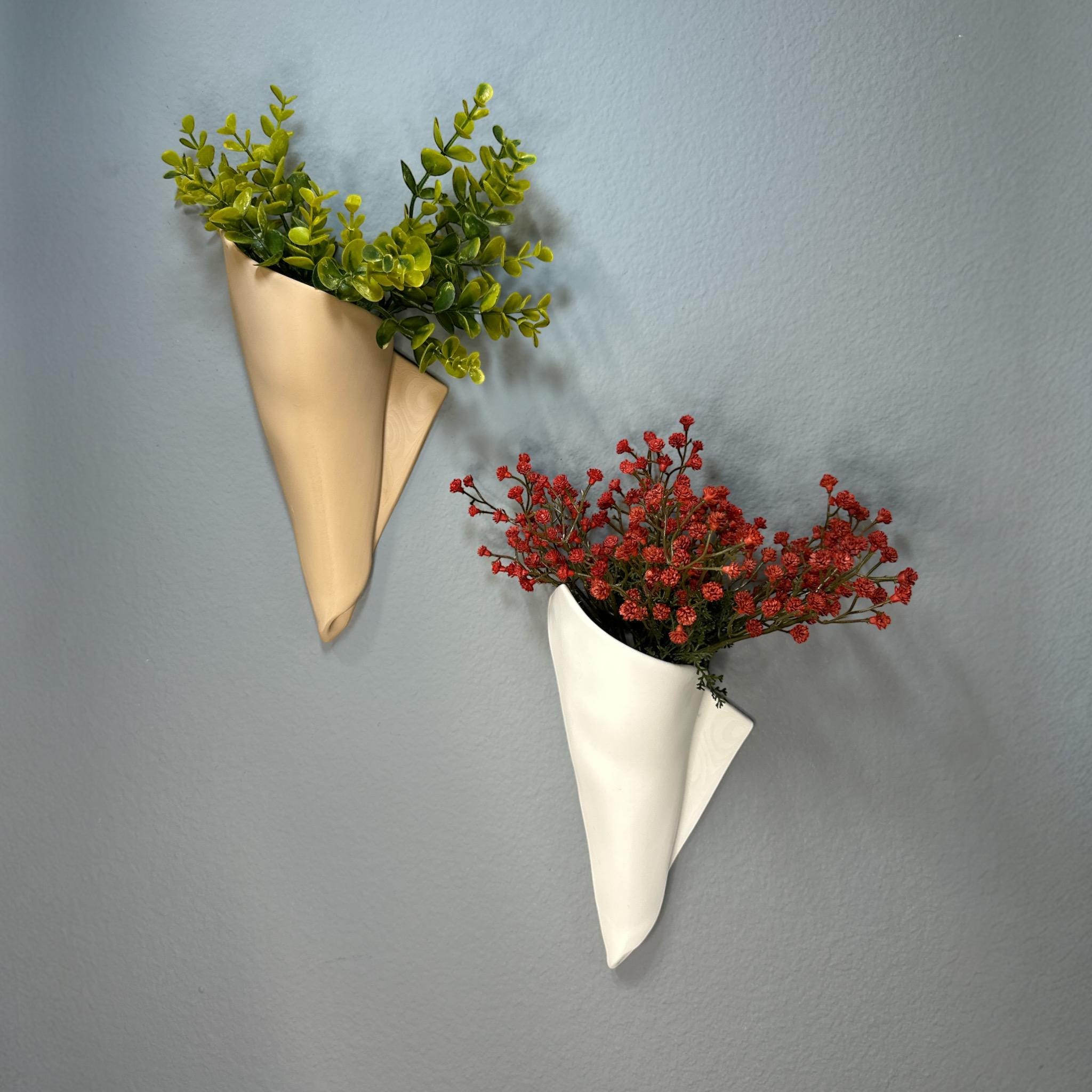vertical wall planter displayed as modern wall decor by Pashmation