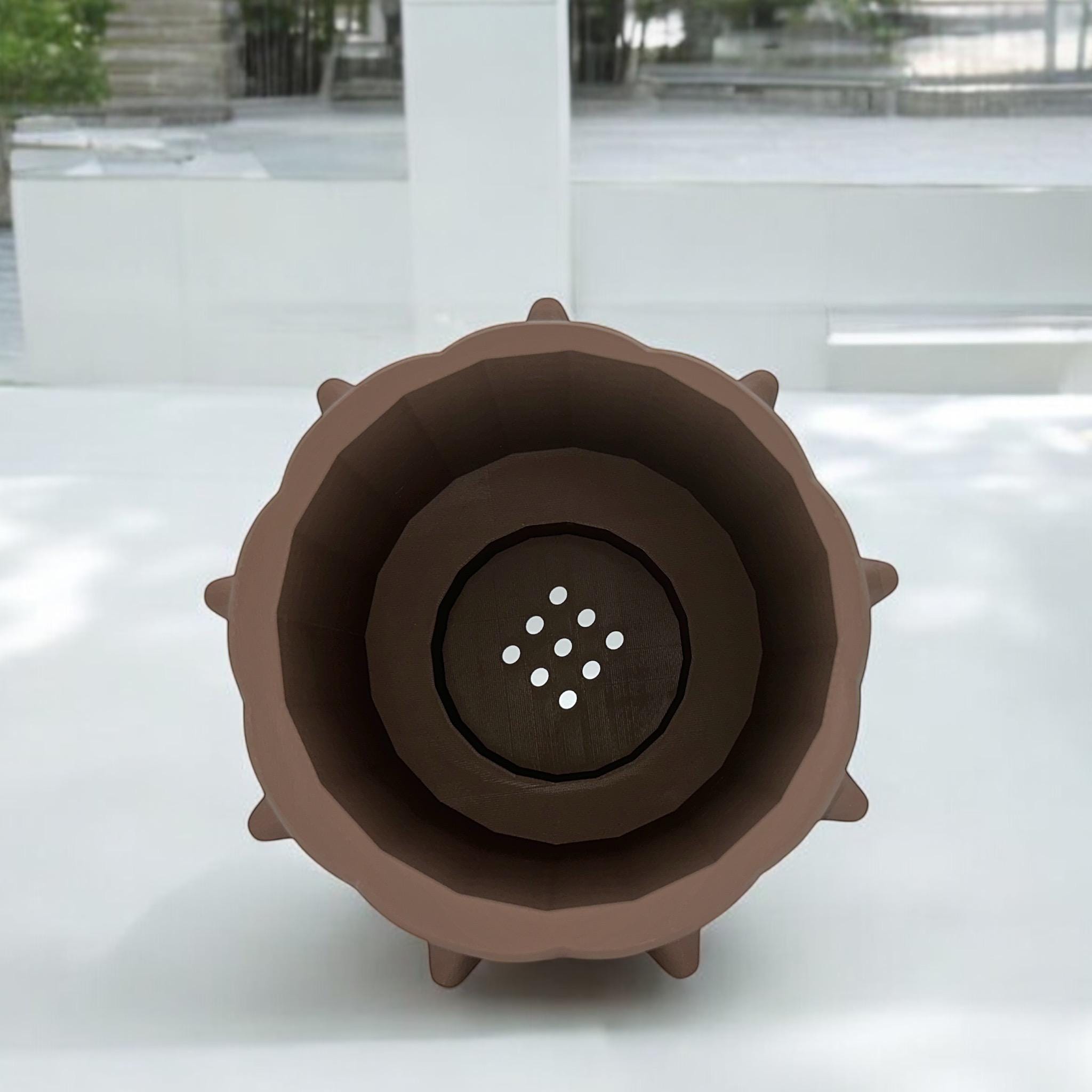 Multi-Face Planter drainage hole detail – planter with bottom drainage