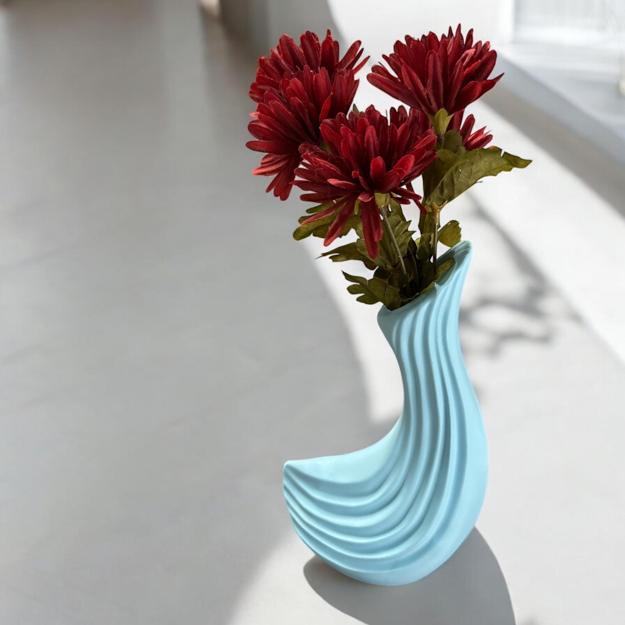 Black Swan Vase – 9.5" Modern Elegant Gift Sculpture - PashmationVases