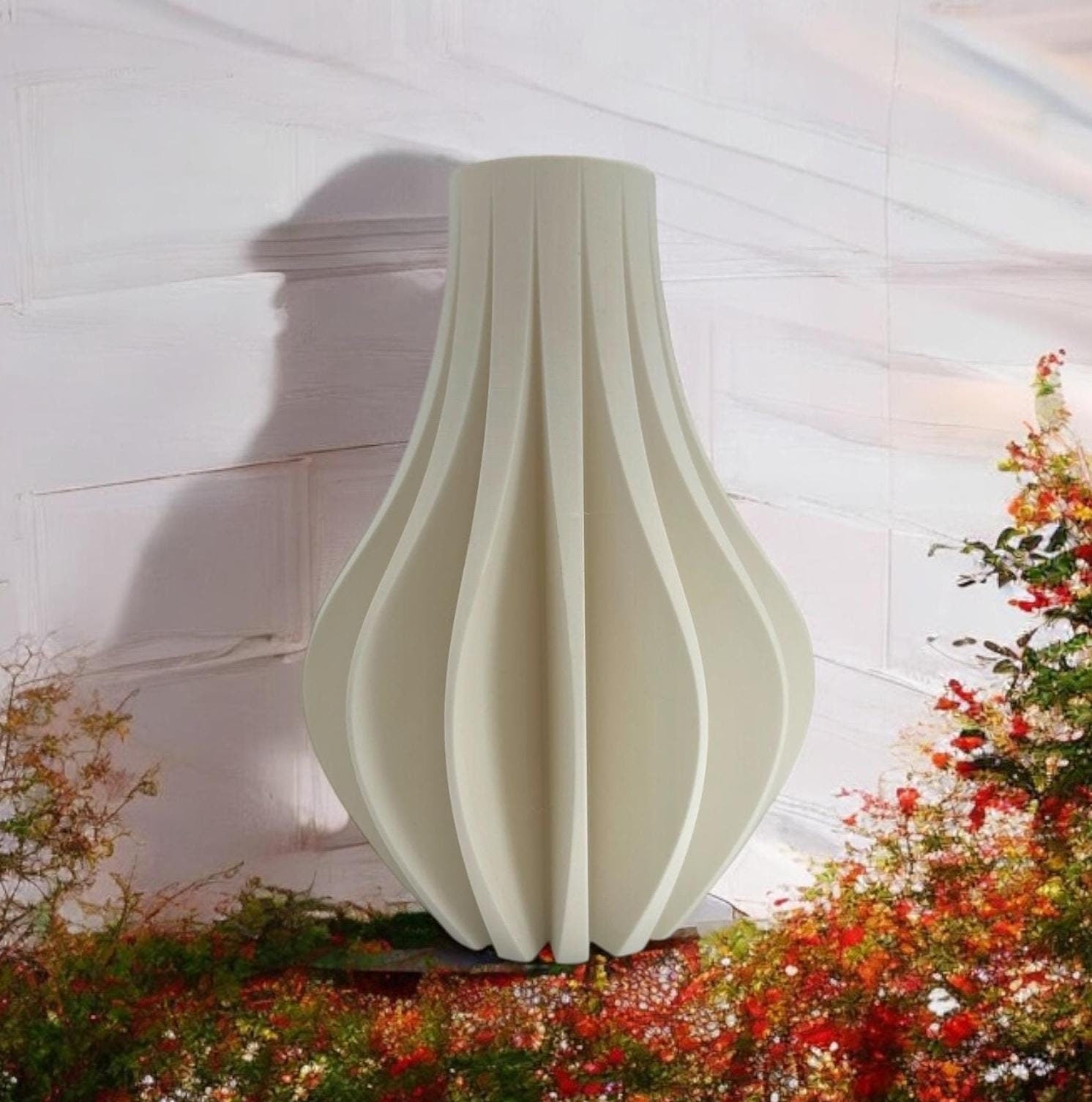 Modern Fluted Flower Vase, Minimalist Home Decor, Elegant Centerpiece