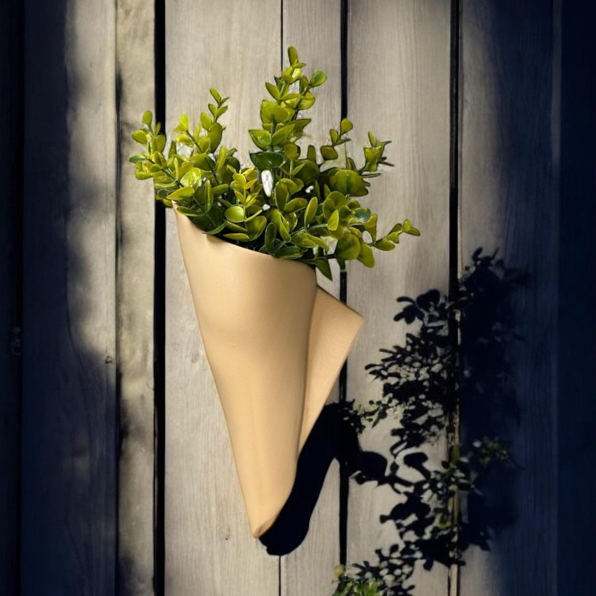 Terracotta napkin-shaped wall napkin wall vase by Pashmation