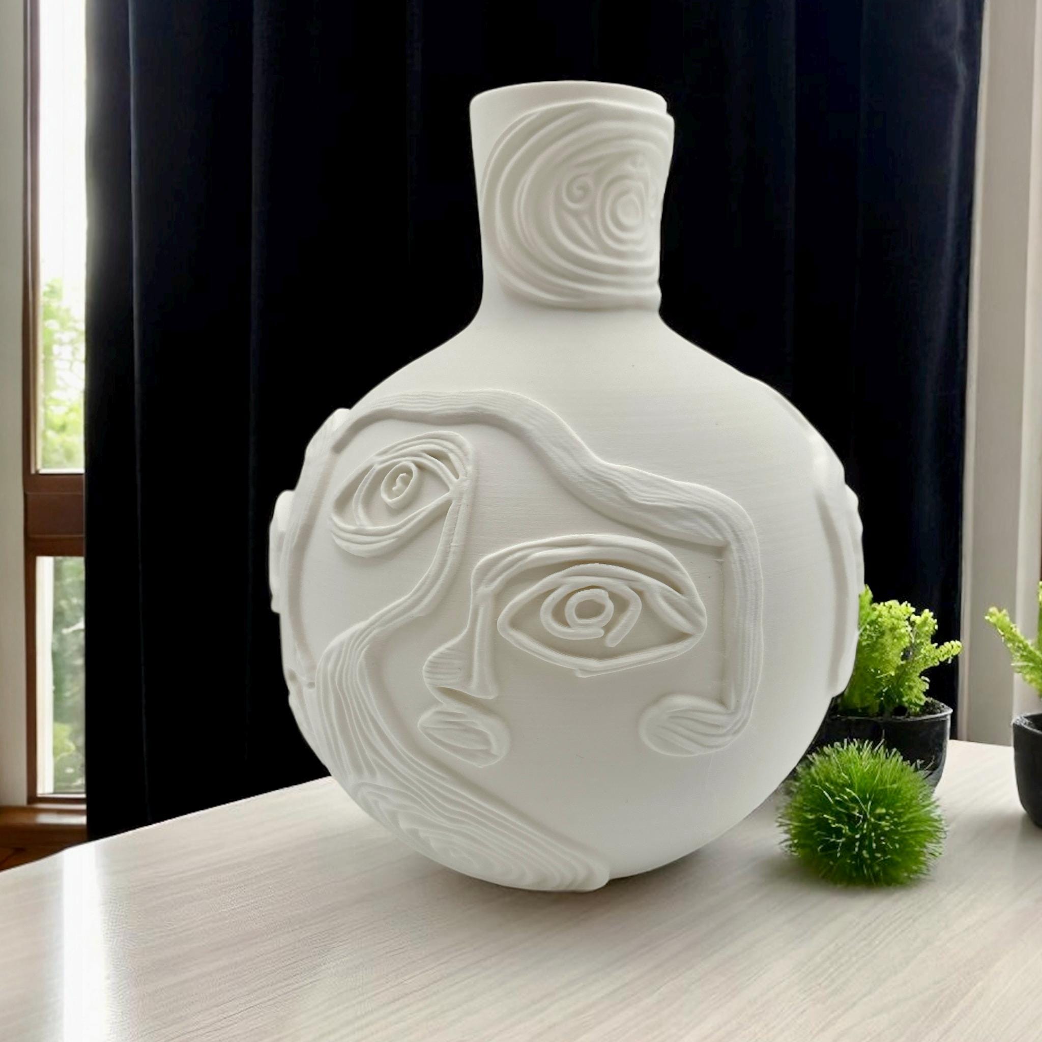 Picasso’s Faces Inspired Flower Vase for Art Lovers - PashmationVases