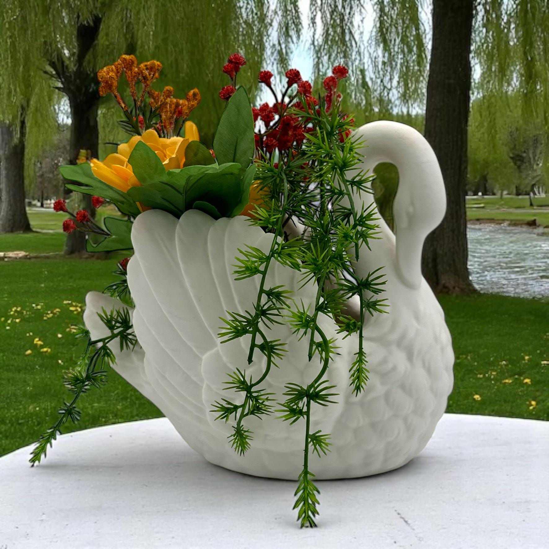Swan Planter – Elegant Garden Decor with Drainage - PashmationIndoor Planters
